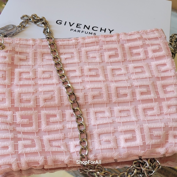 Givenchy - Picture 16 of 16